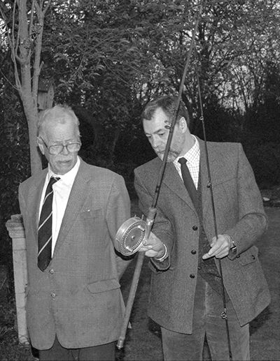 Len Arbery and 'BB' complete the deal struck at the Carp Conference 90